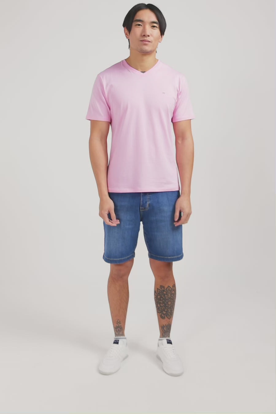 T-shirt rose col V à manches courtes