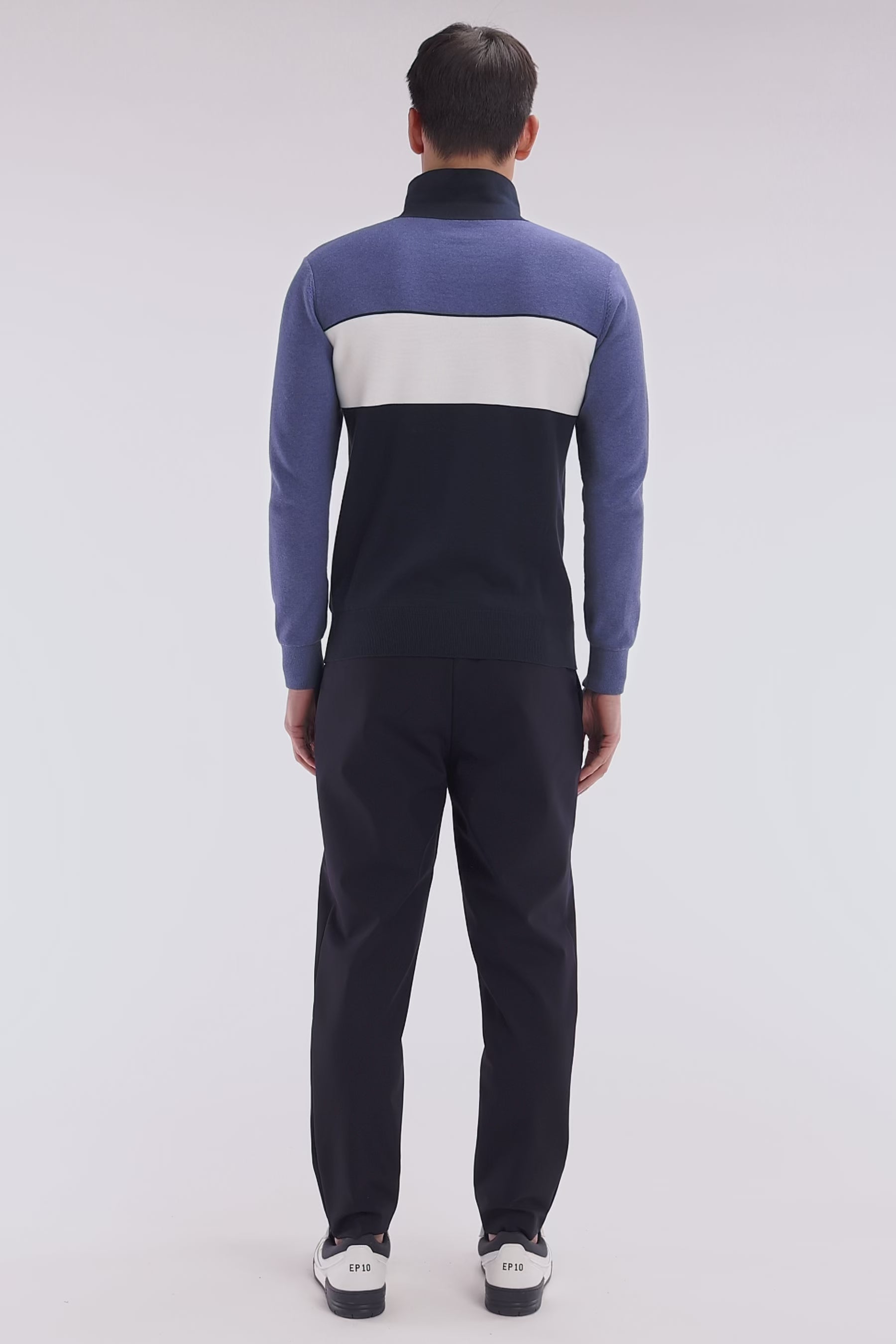 Pull à col maillot en coton bleu coupe droite