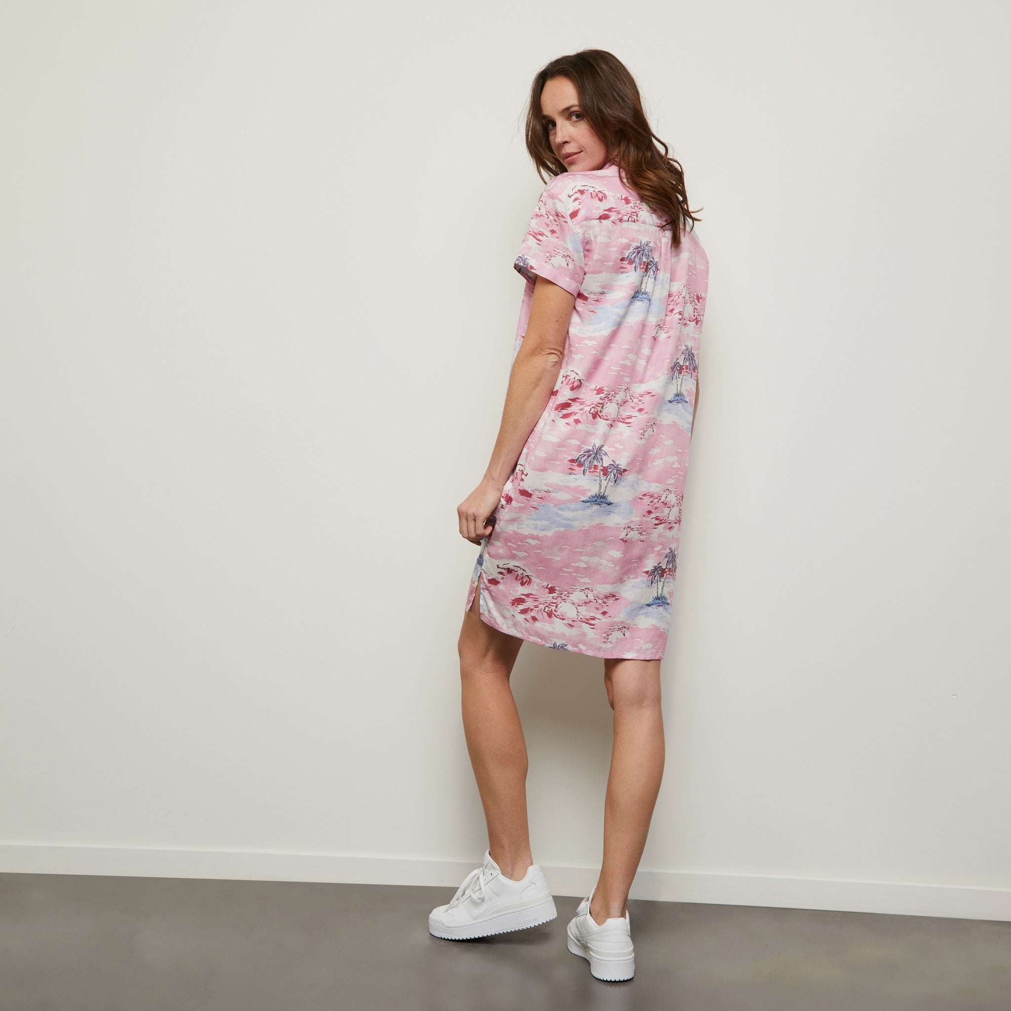 Kleid imprimée hawaï mit kurze Ärmel