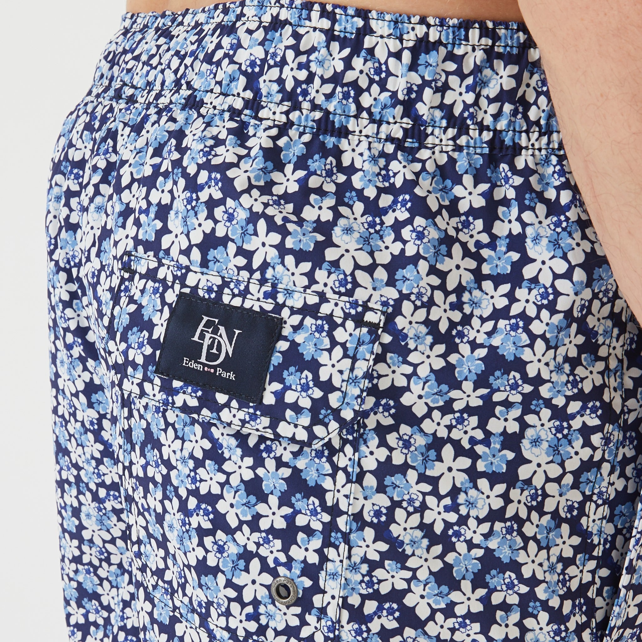 Short de bain motif fleuri bleu