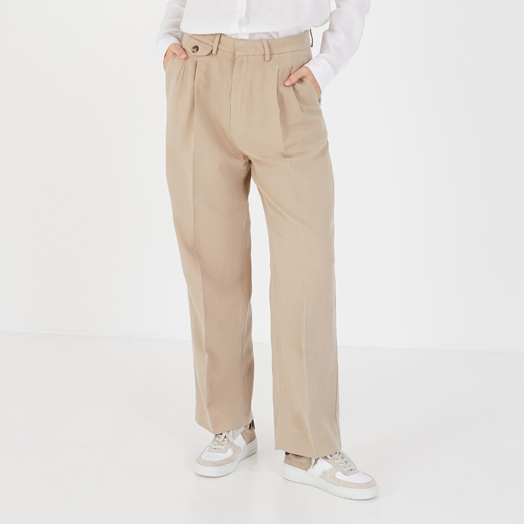 pantalón con pinces beige