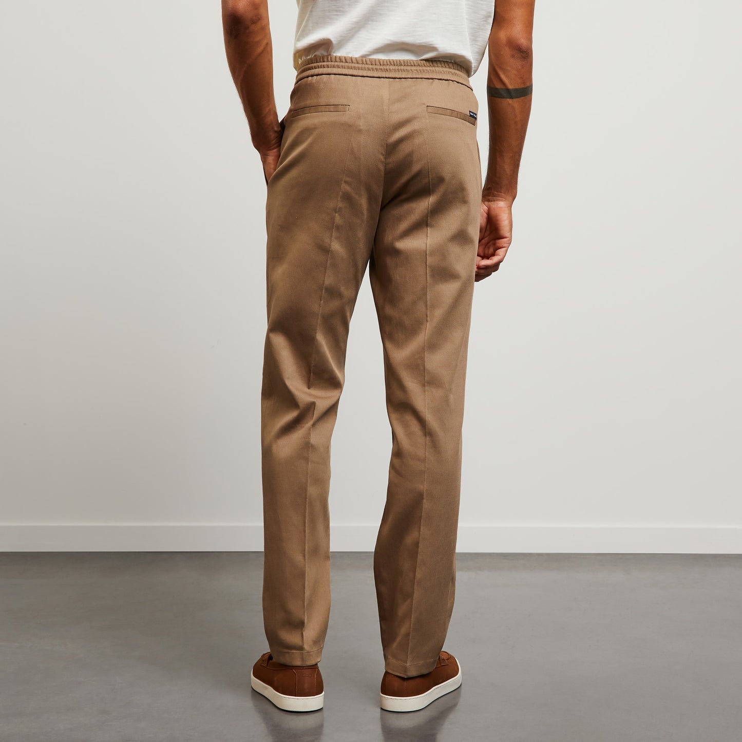 Pantalon beige à plis cassés