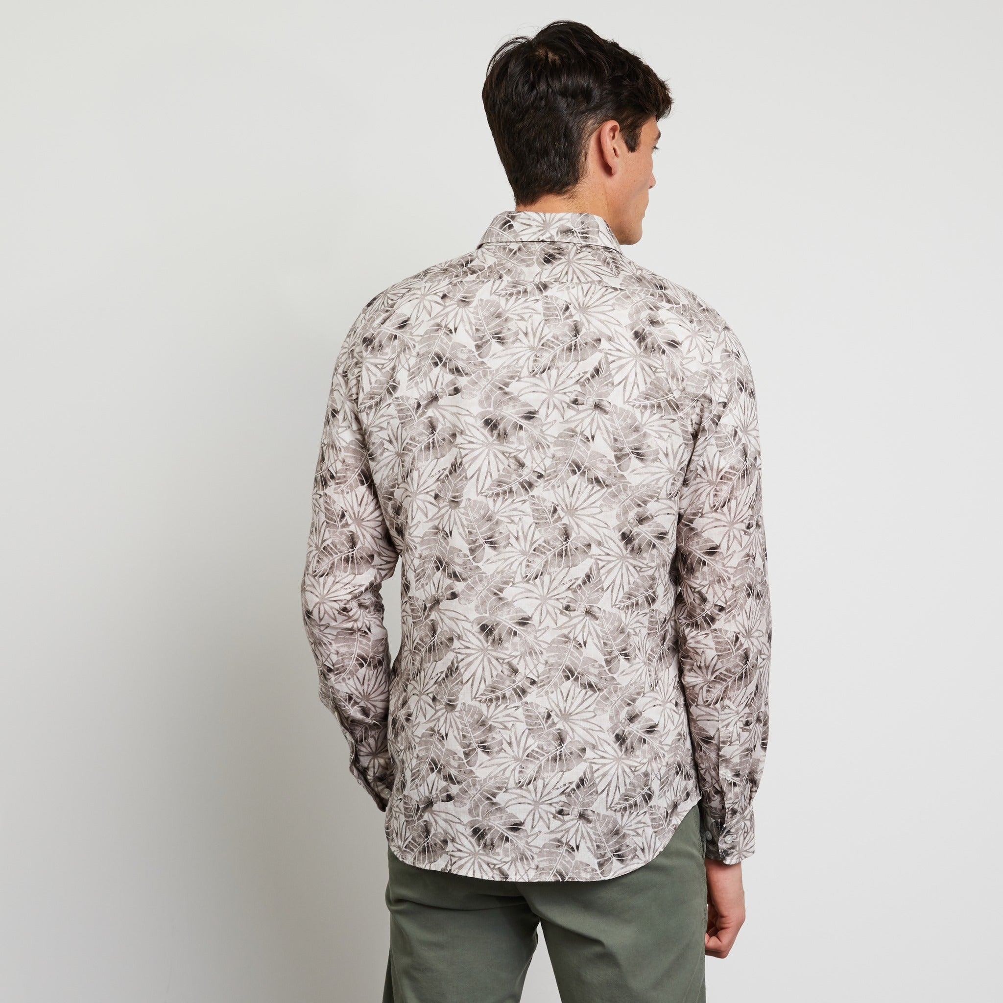 Chemise beige en lin à imprimé feuilles