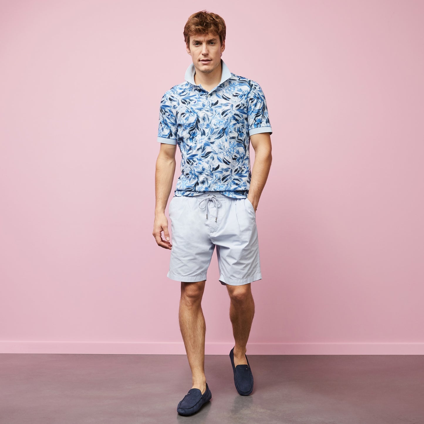 Polo bleu clair en coton piqué imprimé fleurs