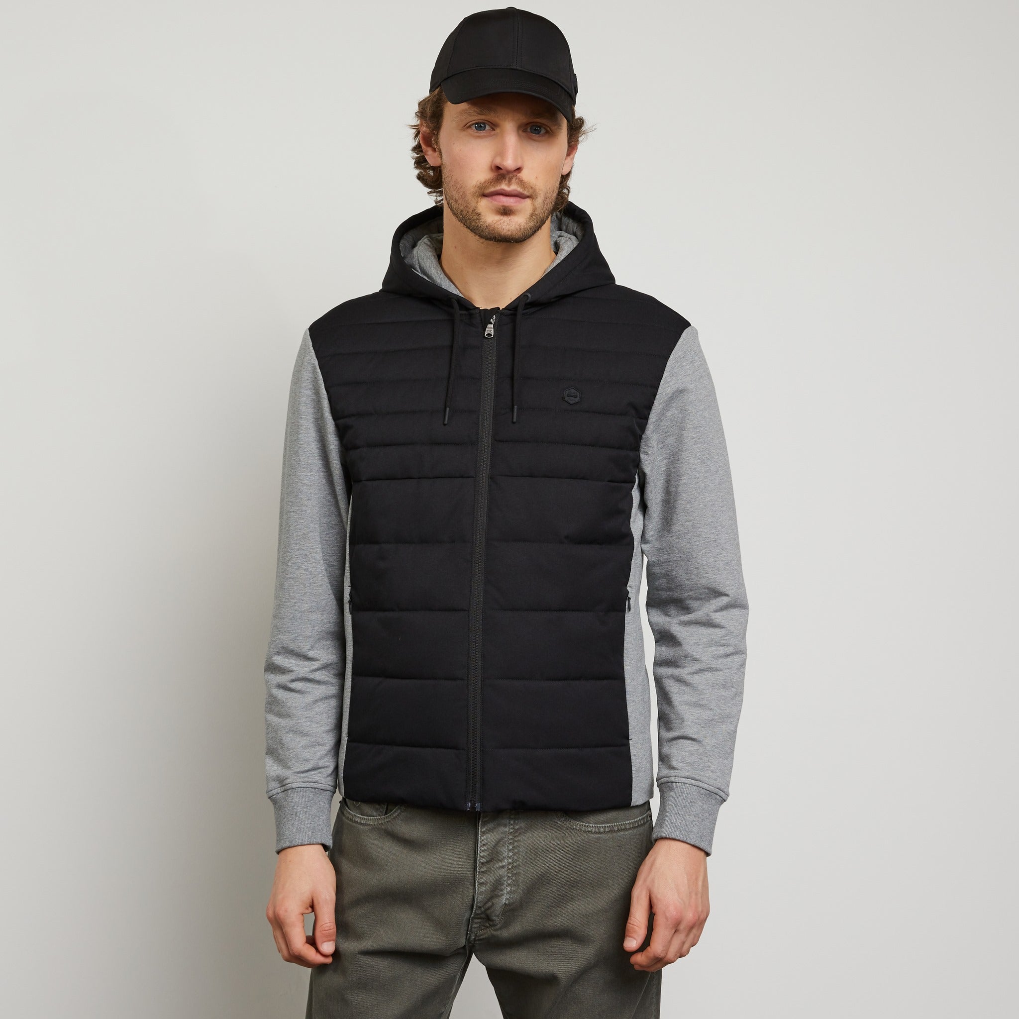 felpa color-block con zip con cappuccio