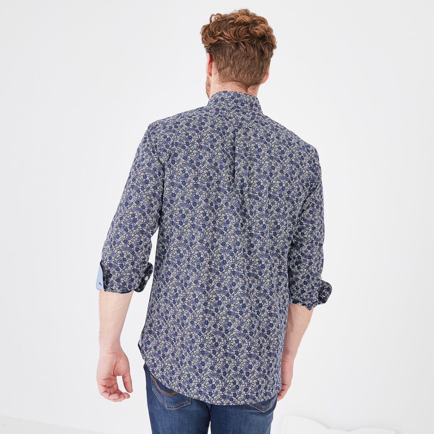Chemise bleu marine en popeline de coton fleuri