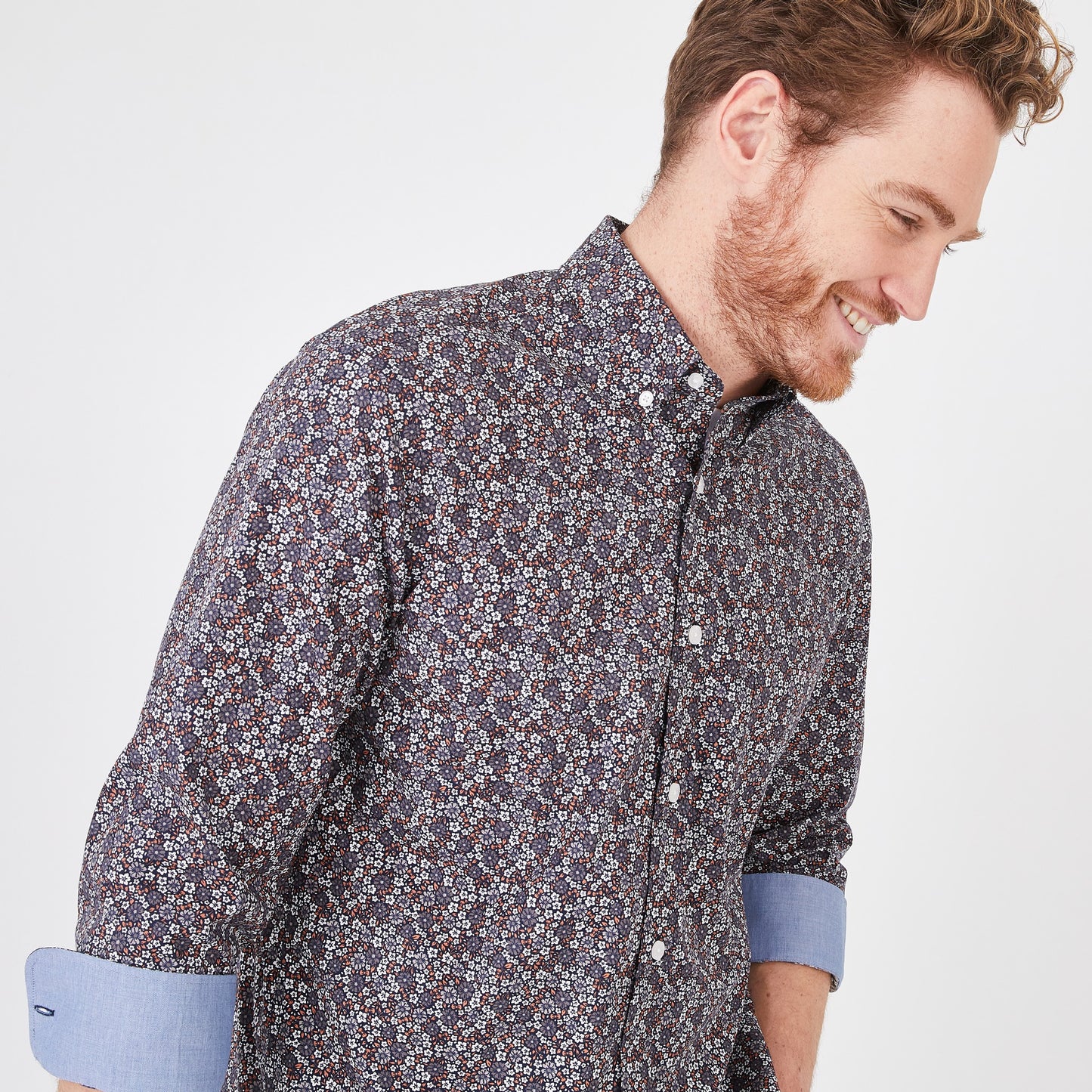 Chemise marron en popeline de coton fleuri
