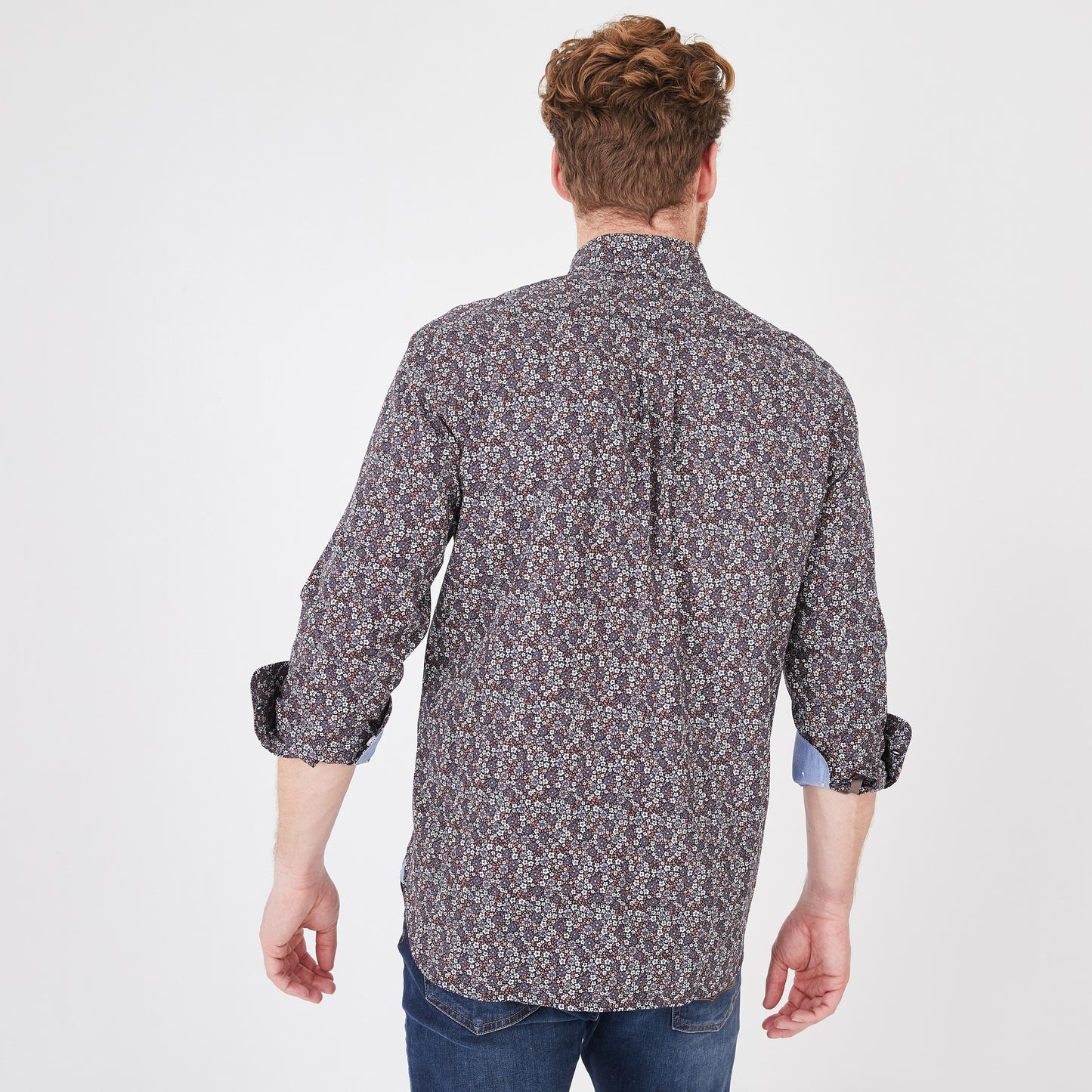 Chemise marron en popeline de coton fleuri
