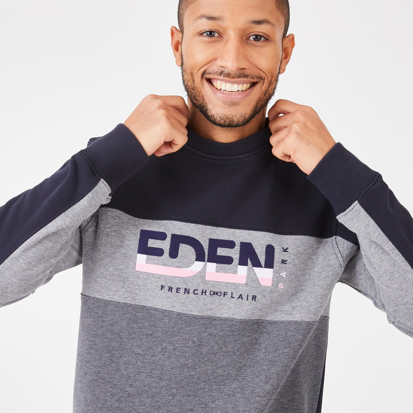 Sweatshirt à col rond en molleton color-block brodé