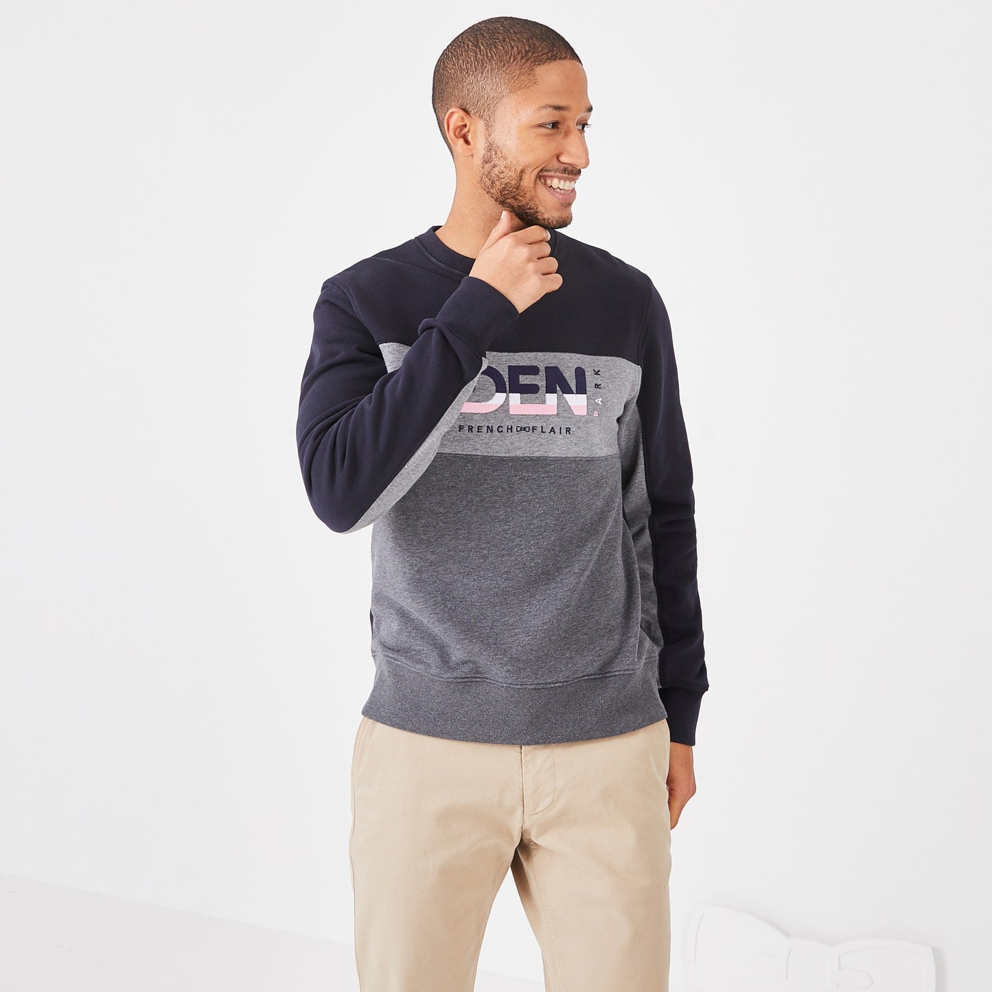 Sweatshirt à col rond en molleton color-block brodé