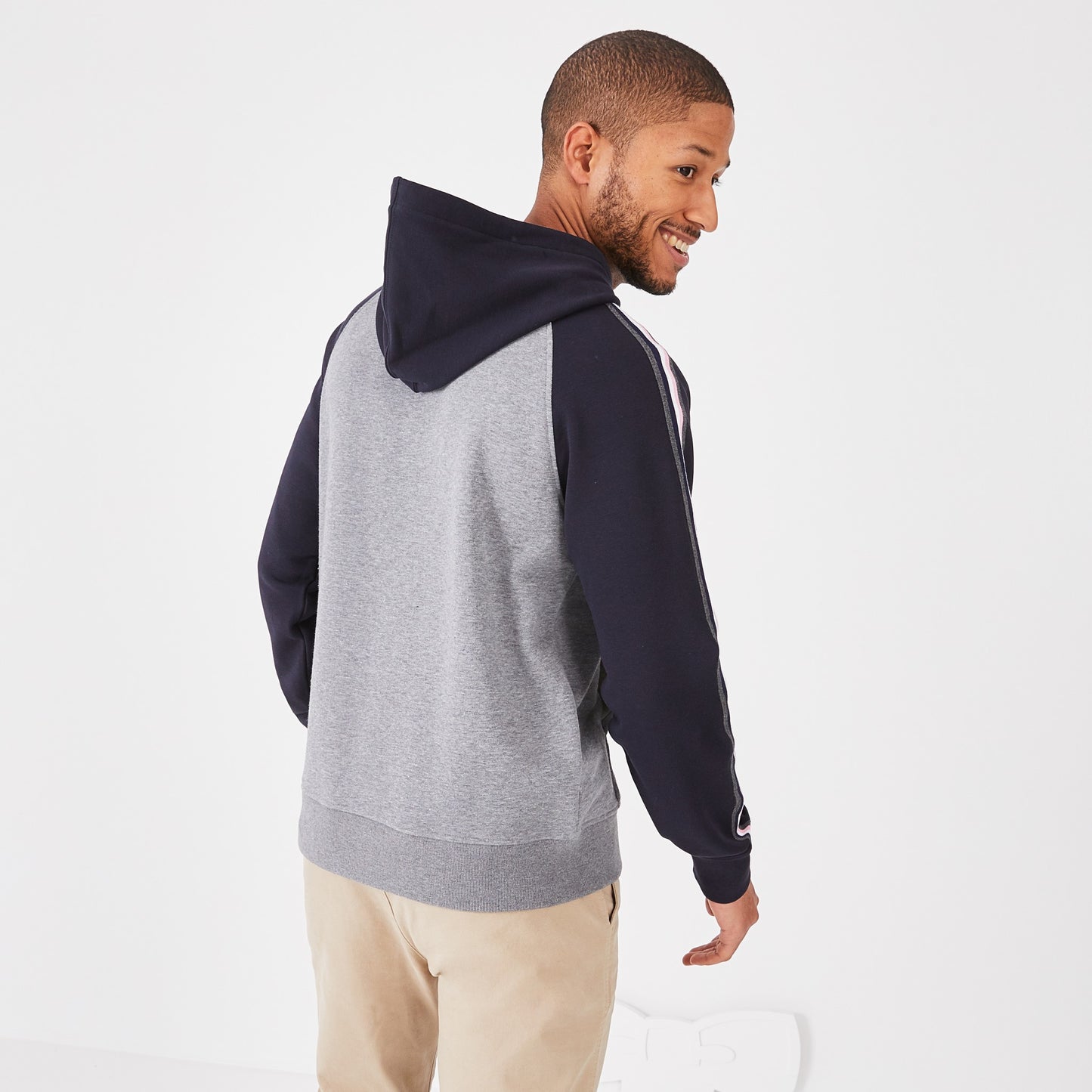 Sweatshirt gris à capuche en molleton bicolore